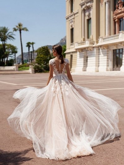 свадебное платье с открытой спинкой