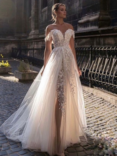Пышное свадебное платье с кружевным верхом